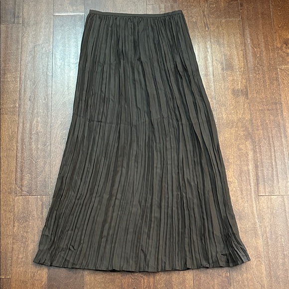 Chic Jaeger 100% Silk Quiet Luxury Chocolate Brown Pleated Maxi Skirt, Size 6 - Picture 1 of 13